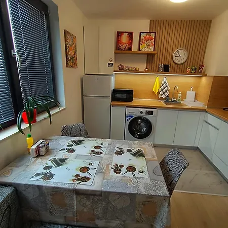 11 улица македония 33 * Поморие