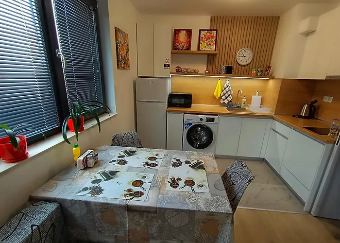 11 улица македония 33 * Поморие